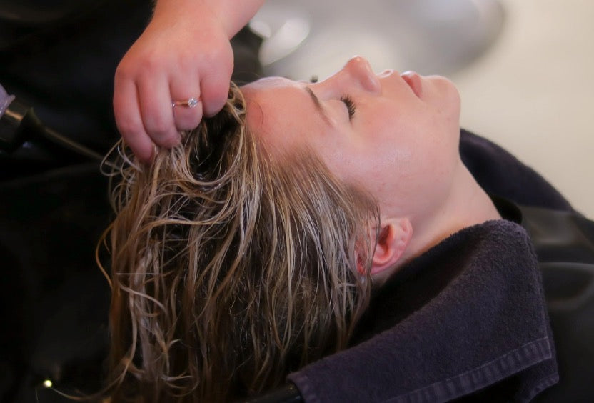 Hair Breakage vs Split Ends: Differences, Causes & Repair Tips