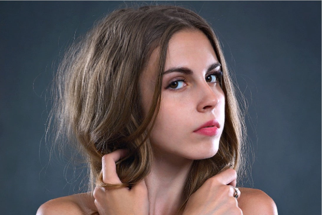 Frizzy Hair vs Split Ends: Differences & Signs